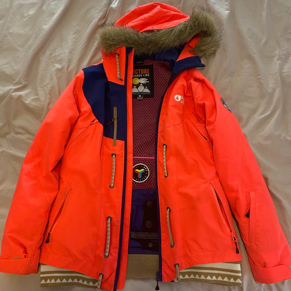 Ski jacket / snowboard jacket. Can also be used as a winter coat